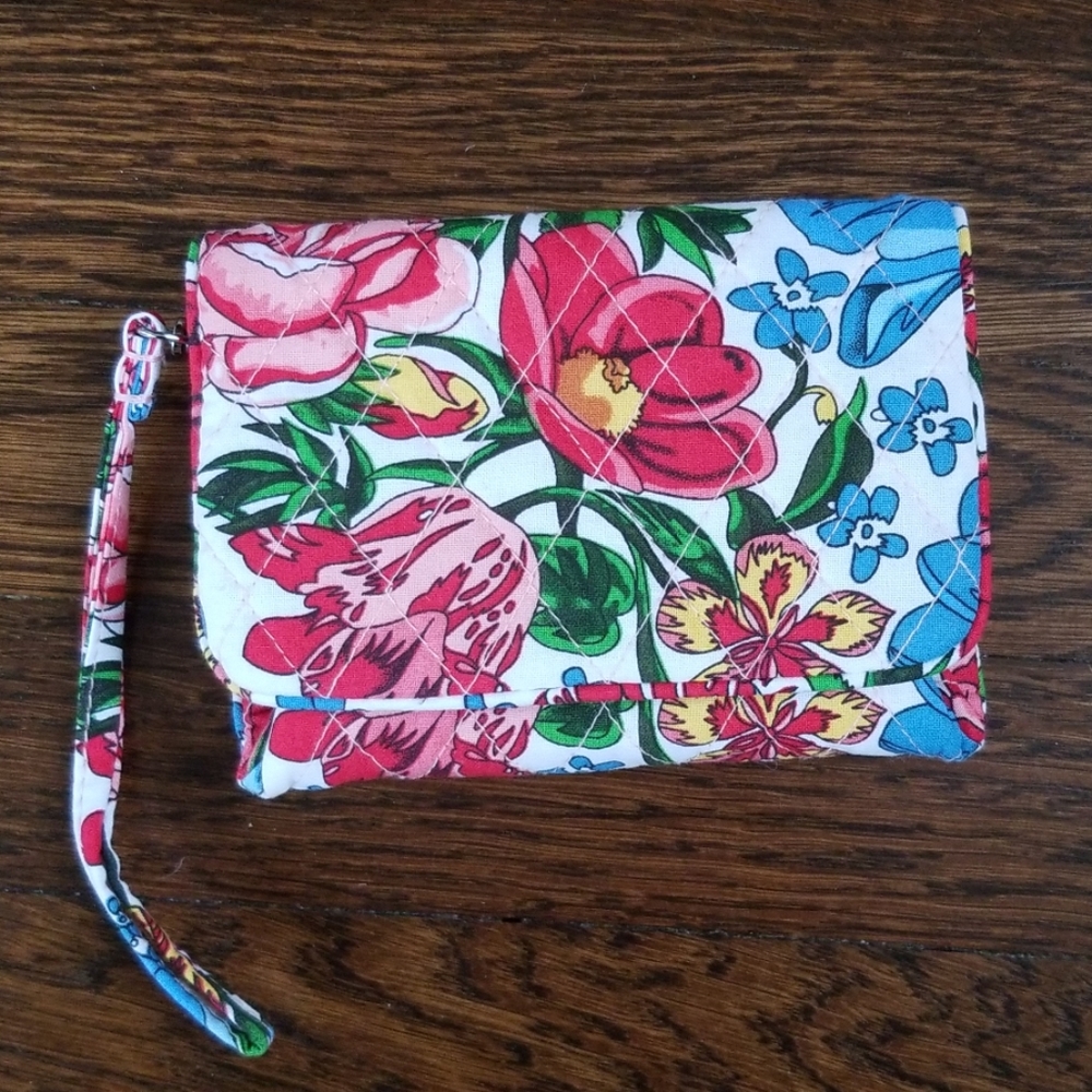 Floral pattern Quilted Wallet Wristlet w/ key ring